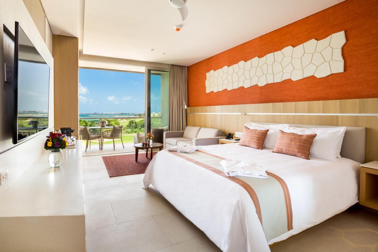 Deluxe Golf & Ocean View King