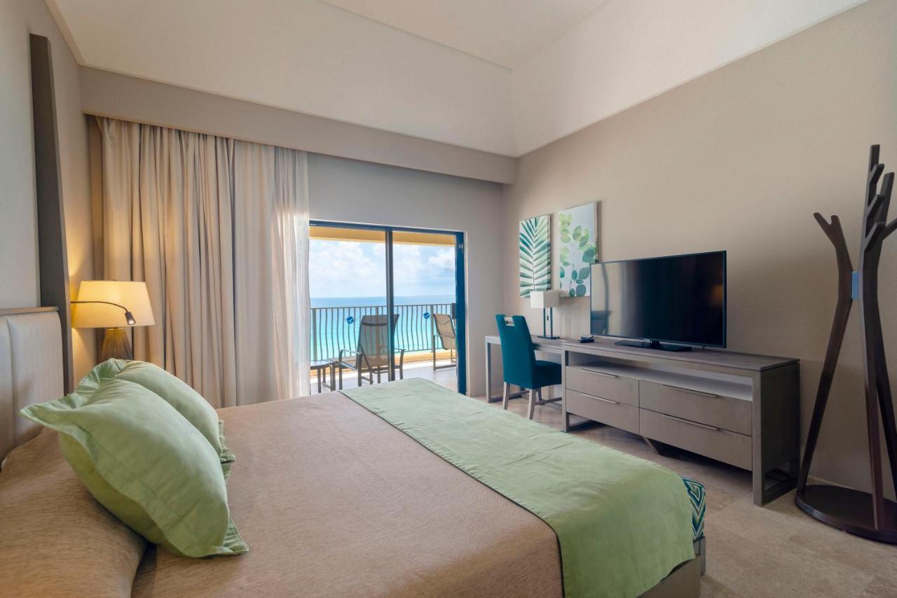 Deluxe One Bedroom Suite Beachfront,1273534528:JPEG