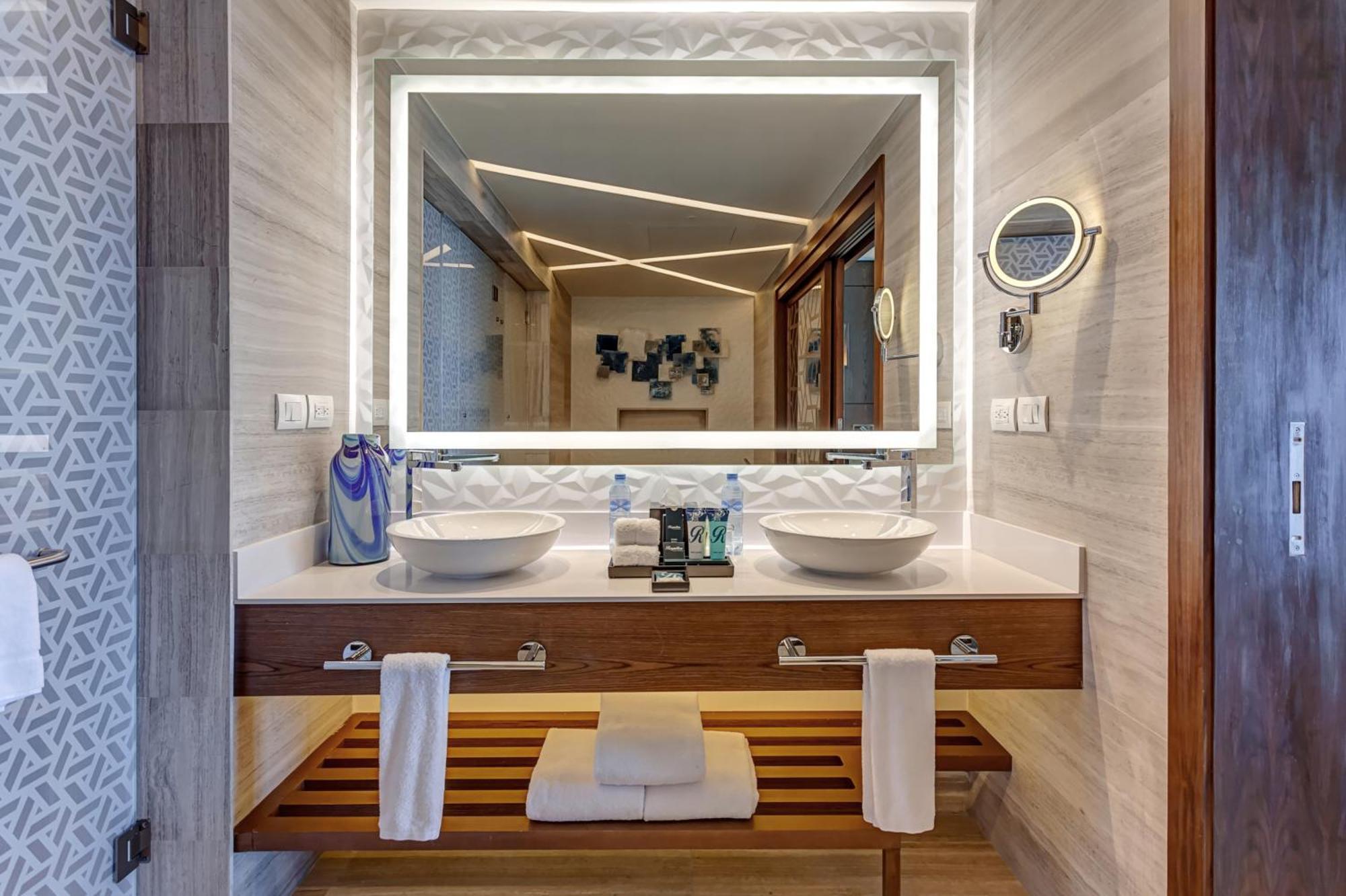 Luxury Chairman's Four Bedroom Suite Ocean Front Diamond Club