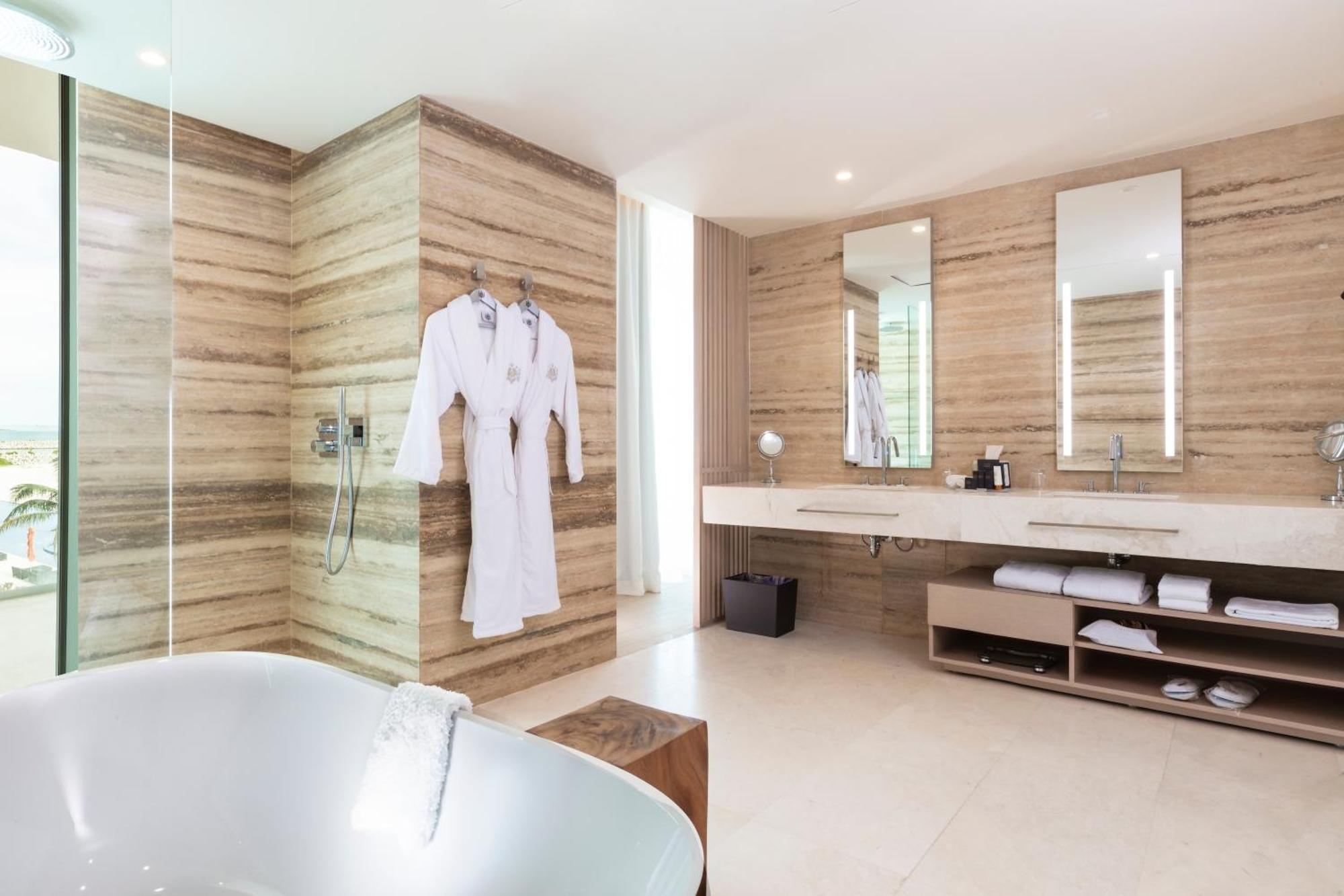 Premier One-Bedroom Suite Ocean Front