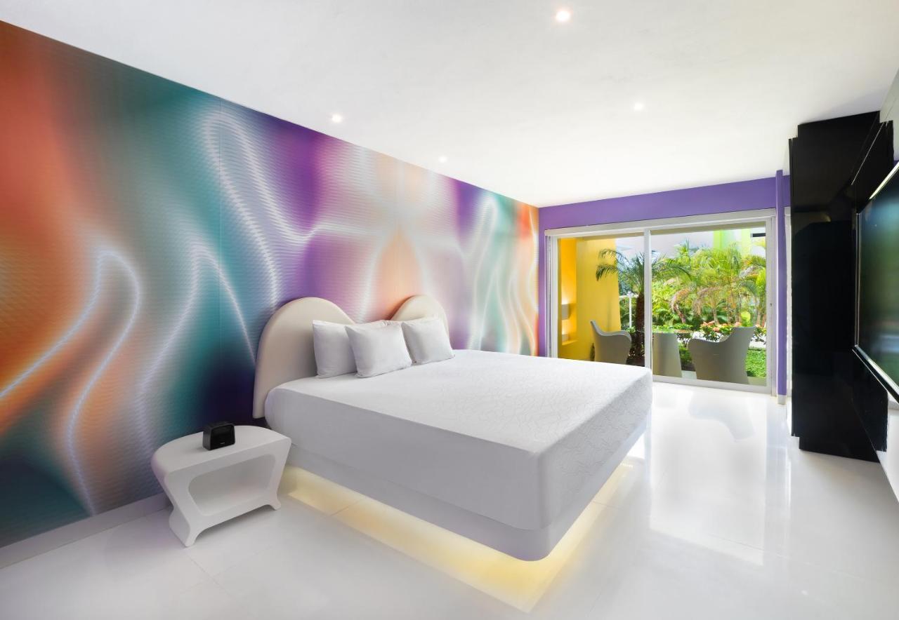 Trendy Garden View Playful Experience Room