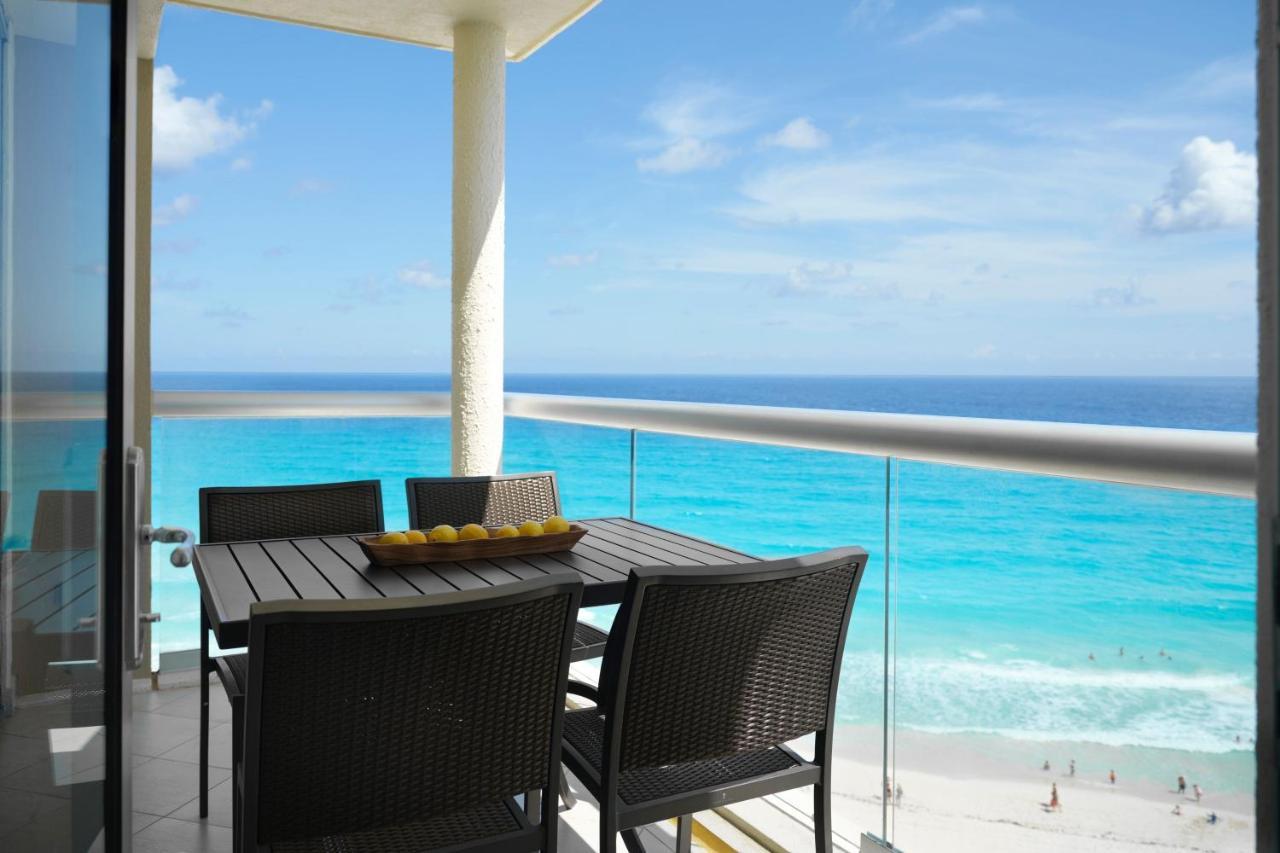 Two-Bedroom Oceanfront Villa Balcony Whirlpool