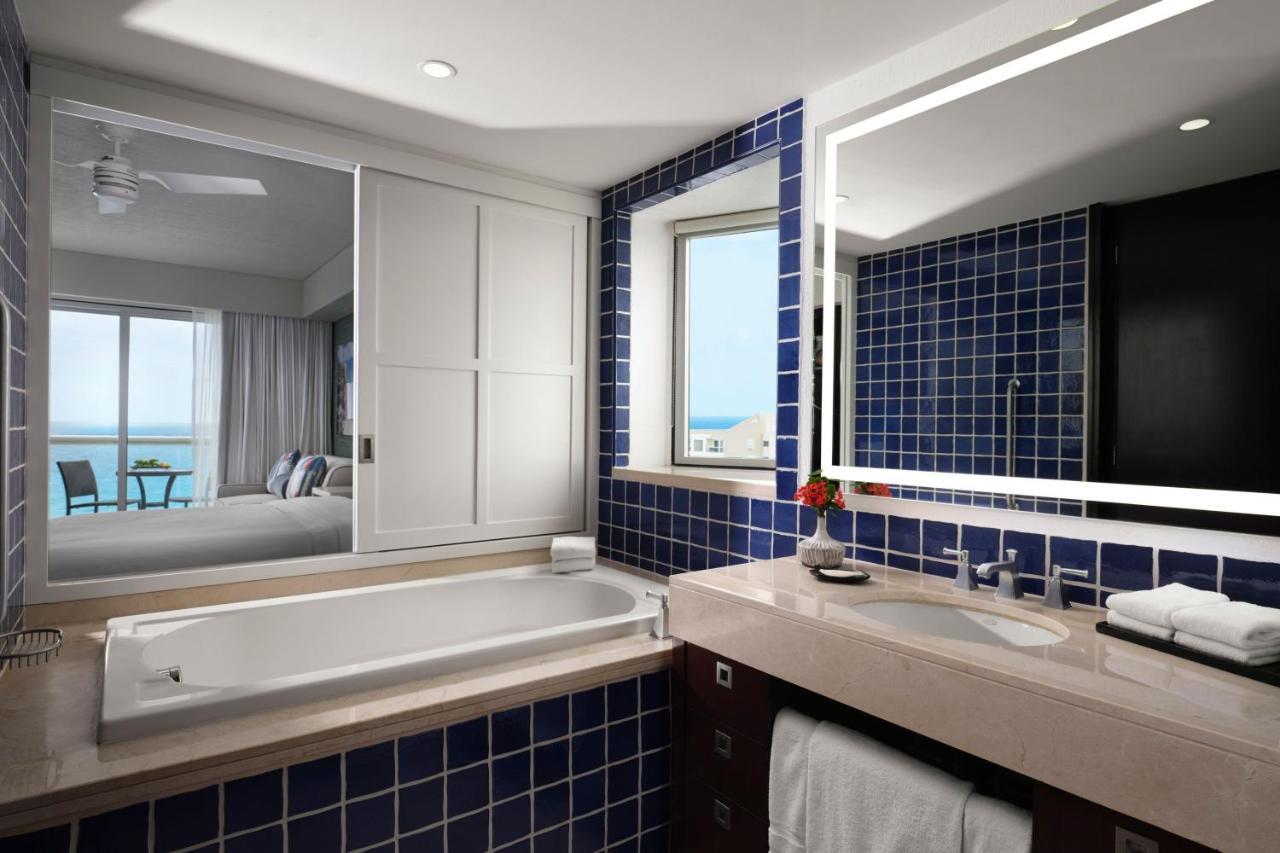 Two-Bedroom Oceanfront Villa Balcony Whirlpool
