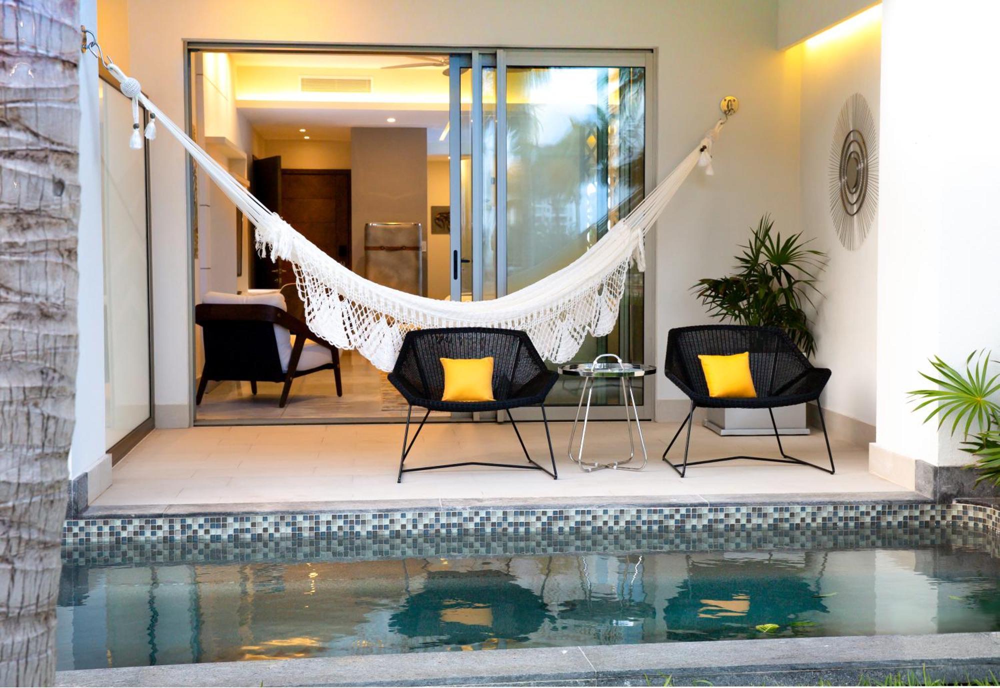 One Bedroom Swim Up