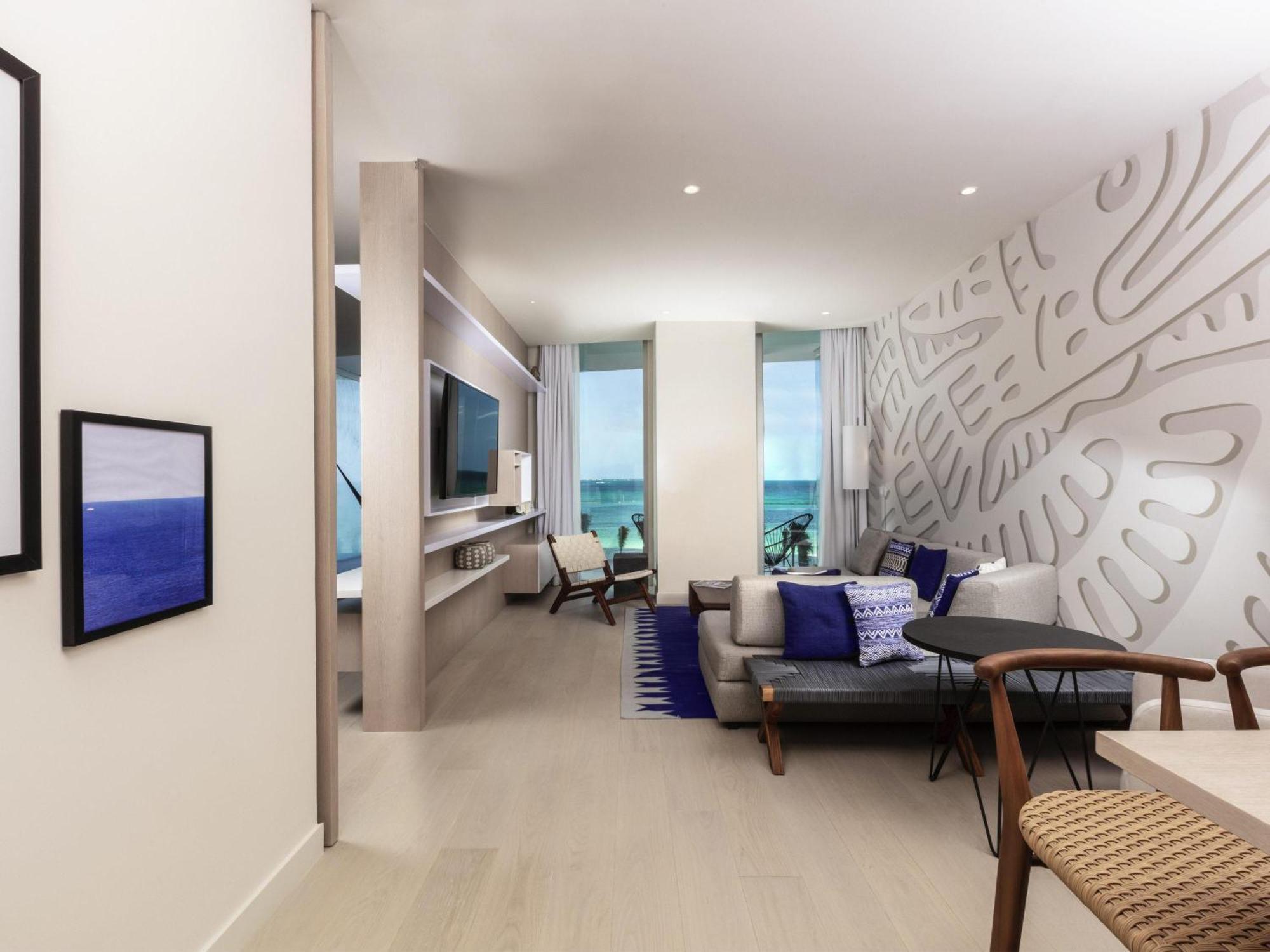 Premier One-Bedroom Suite Ocean Front