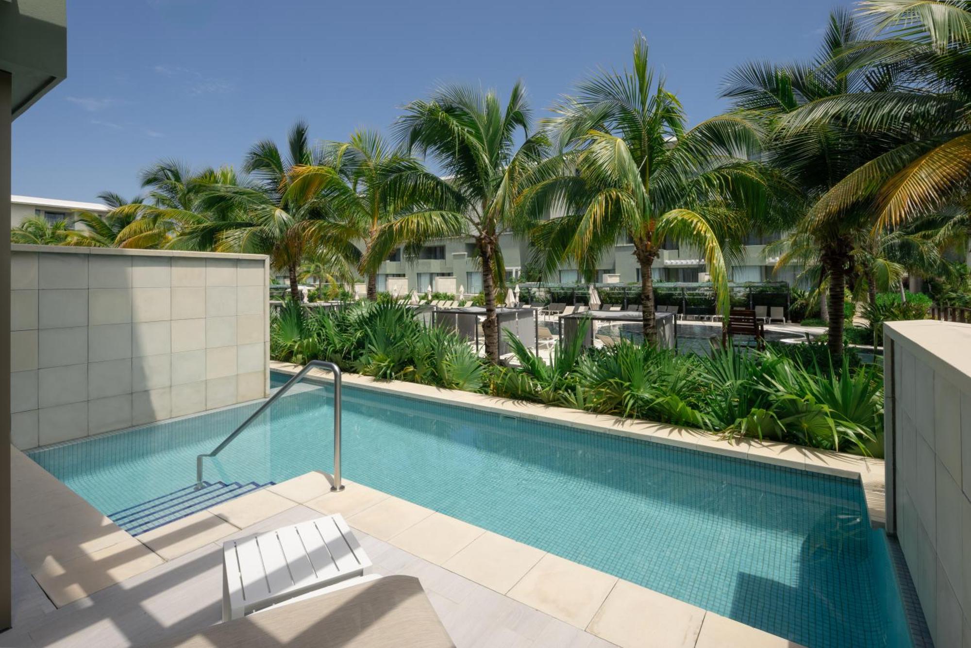 Privileged Grand Family Suite & Swim Up