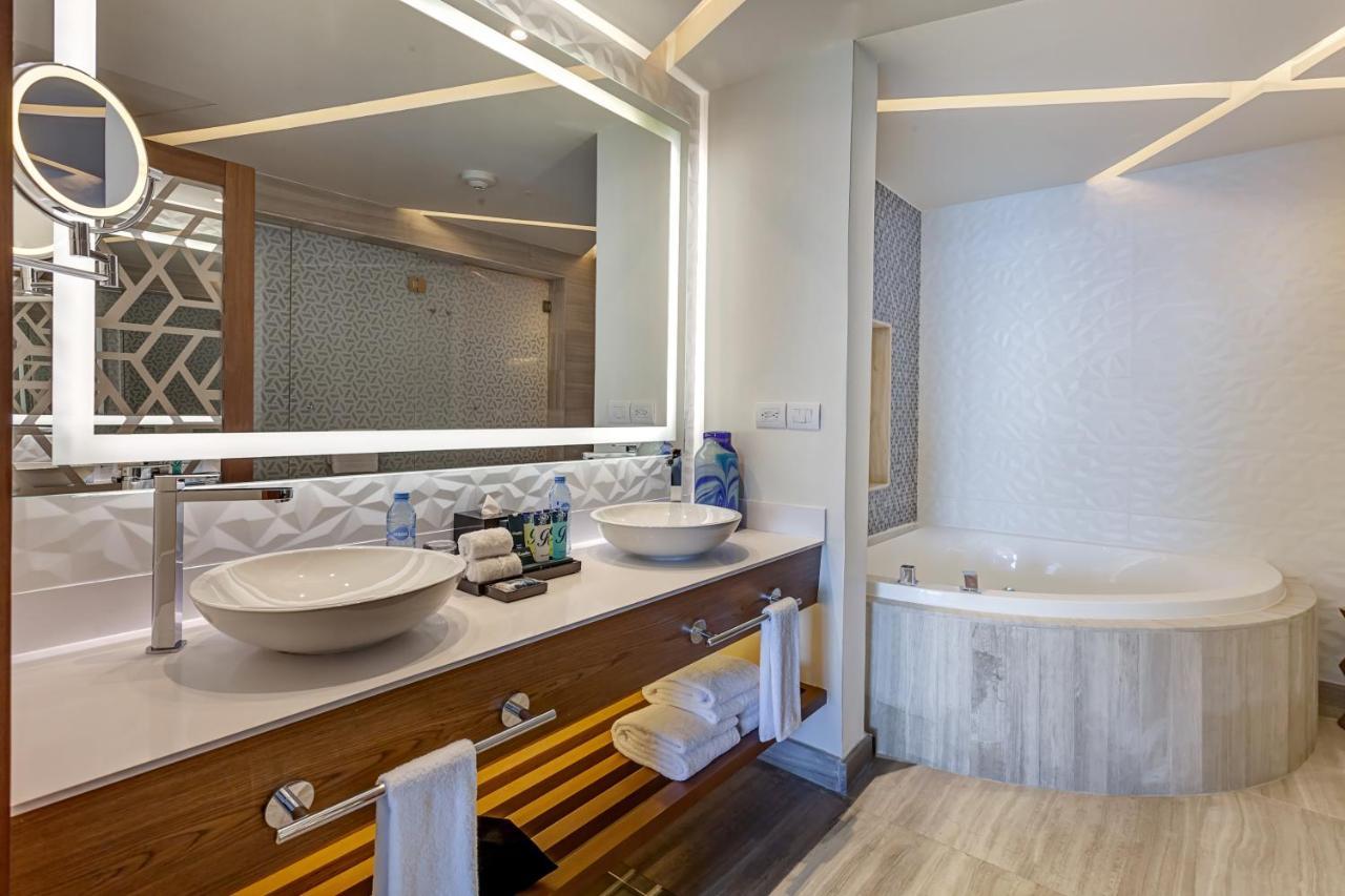 Luxury Chairman's Four Bedroom Suite Ocean Front Diamond Club